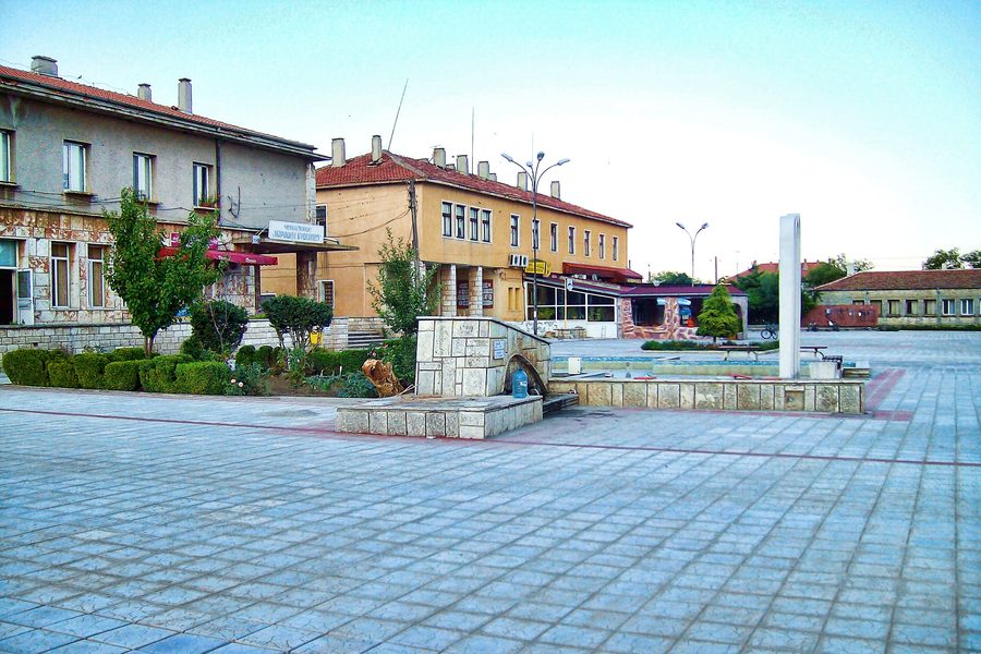 Zentraler Platz von Balgarevo in Bulgarien