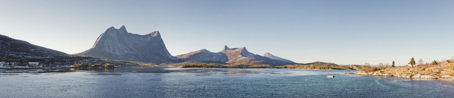 Blick über den Sørstraumen von der Sørstraumen-Brücke in Nordland