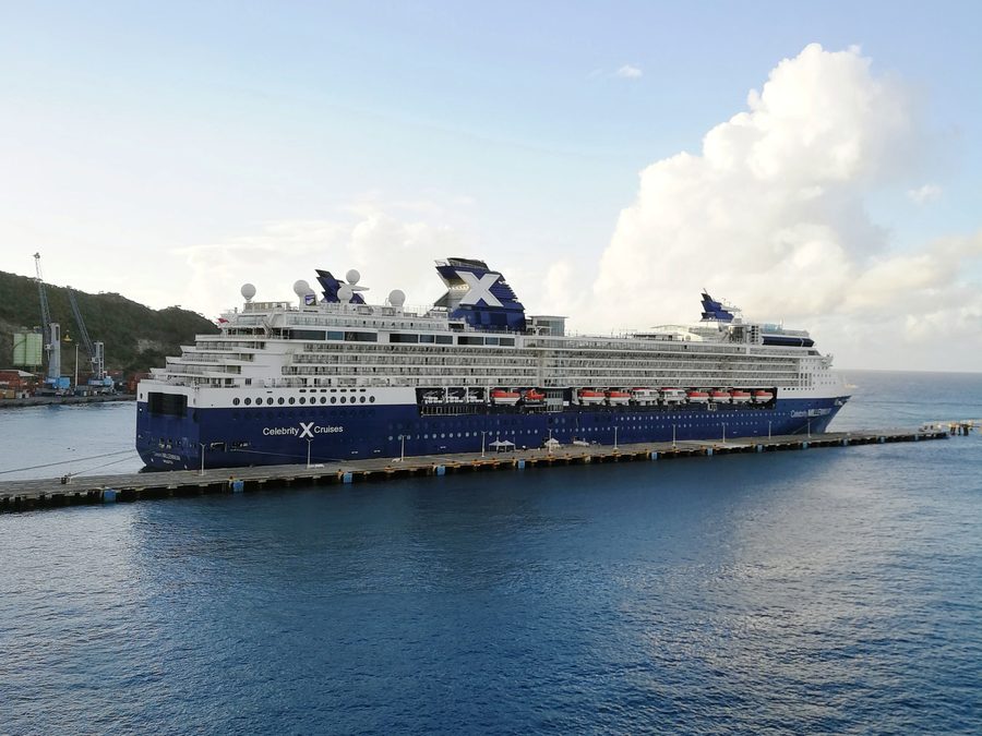 Kreuzfahrtschiff vor Sint Maarten