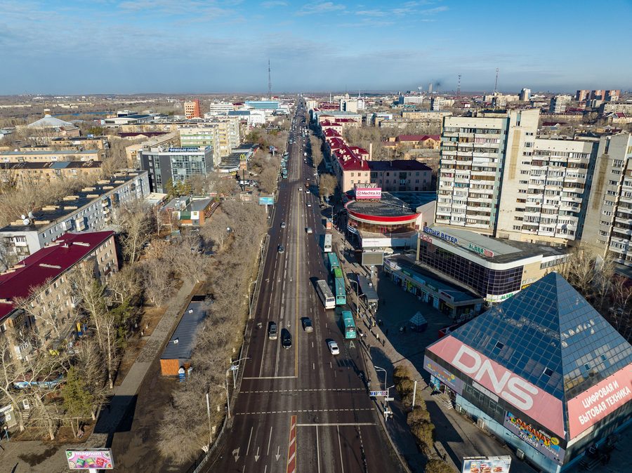 Karaganda-Stadt mit Blick auf den Prospekt Bukhar-Zhyrau