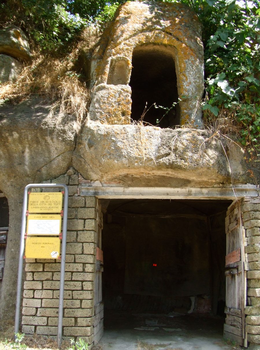 Entrée du site de Vitozza près de Sorano (Toscane)