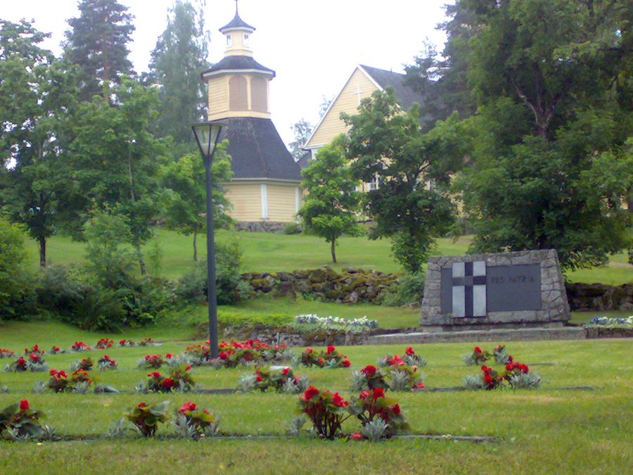 Militärfriedhof an der Kirche in Nastola, Finnland