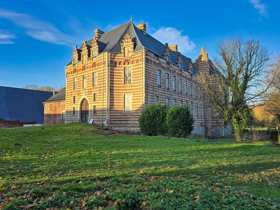 Kasteel van Heers, historisches Schloss in Heers, Belgien