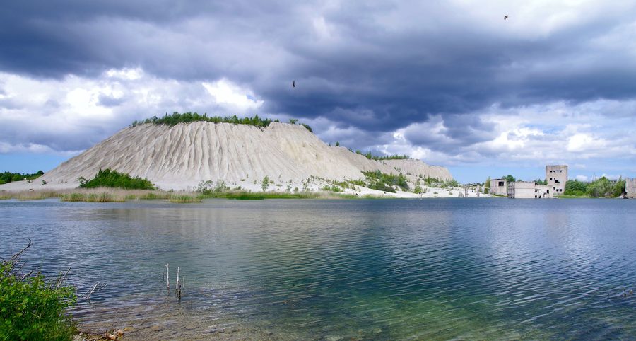 Rummu karjäär Lääne-Harju vallas, kus kaevandati Vasalemma paekivi ehk Vasalemma marmorit.