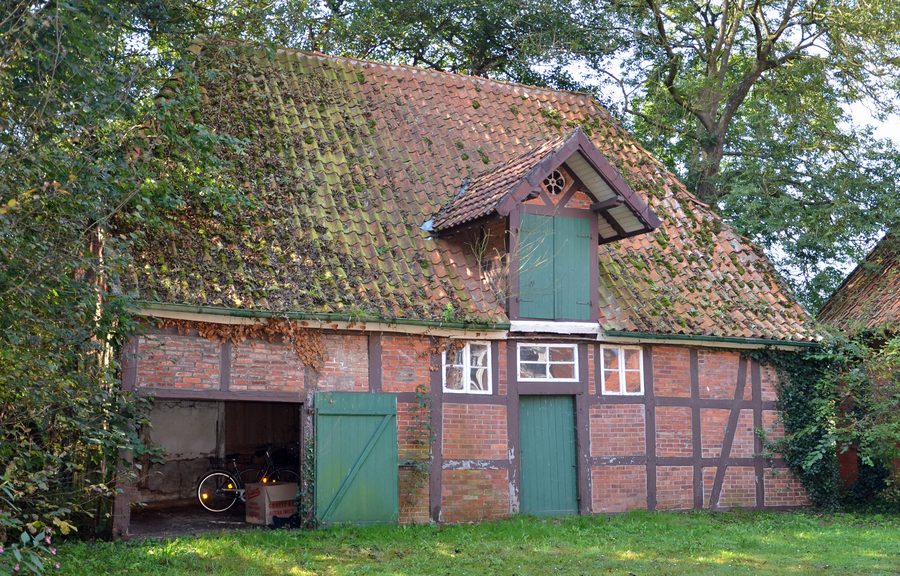 Historisches Stallgebäude am Mühlenteich in Neubruchhausen