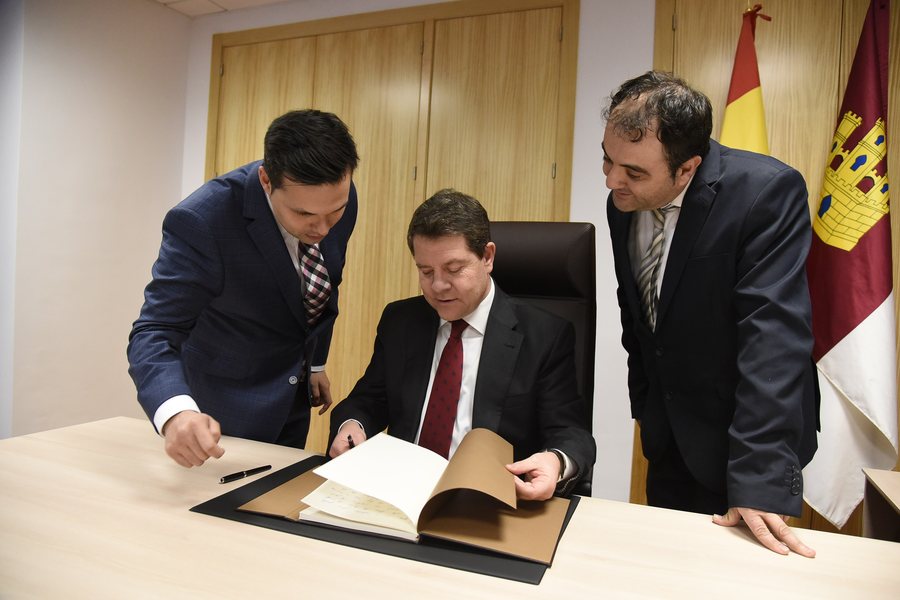 File:Inauguración del nuevo Ayuntamiento de Tarazona de la Mancha (40013235812).jpg