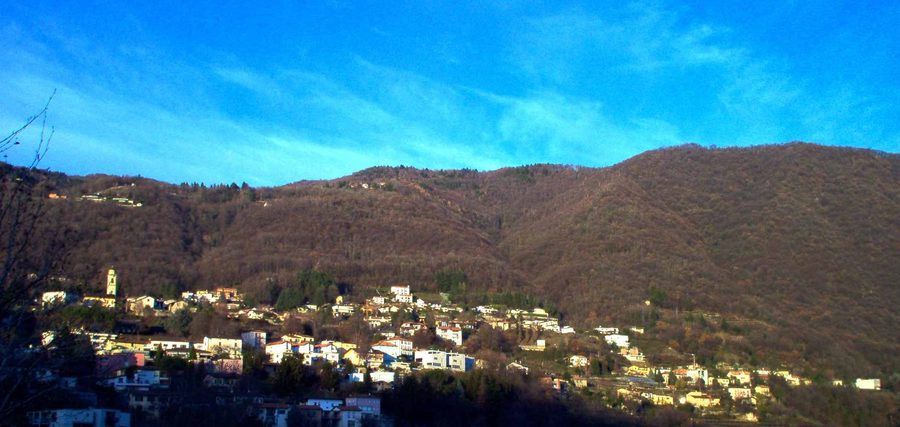 Panorama von Vacallo mit Hügeln und Siedlungslandschaft