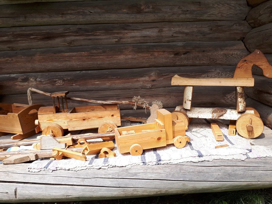 Traditionelle Spielzeuge im Seto-Talumuuseum in Värska