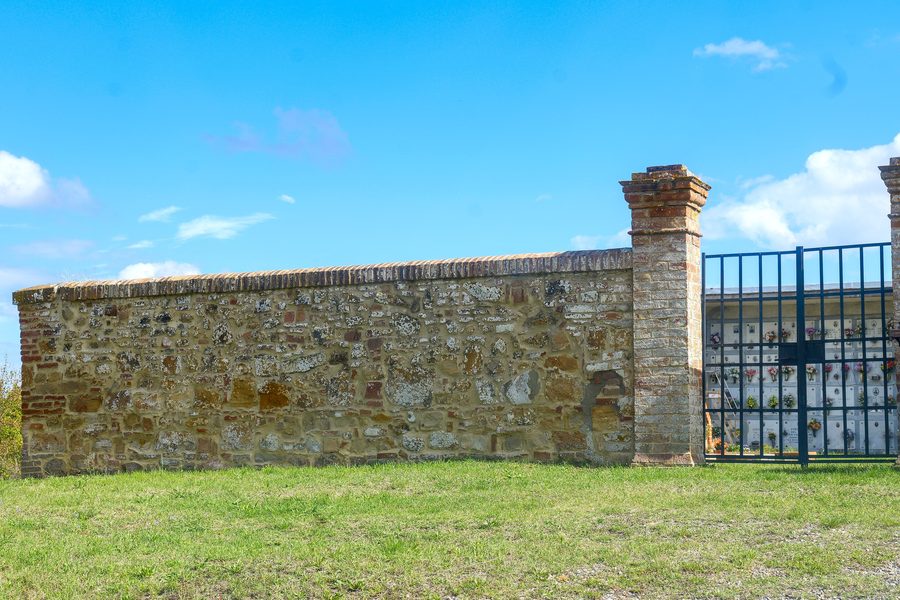 Cimitero di Sughera, frazione di Montaione, in Toscana