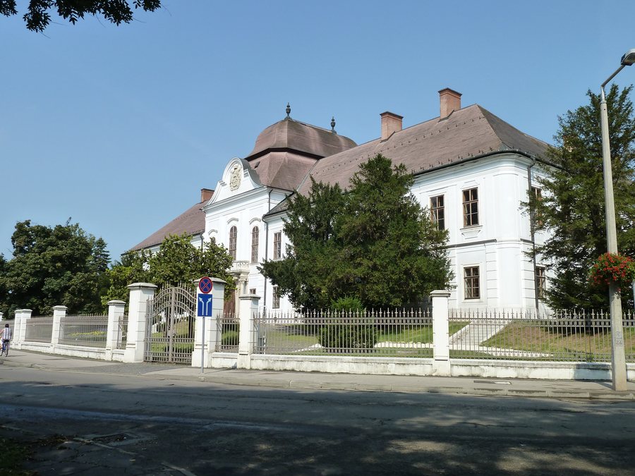 File:Grassalkovich-kastély, Hatvan.jpg