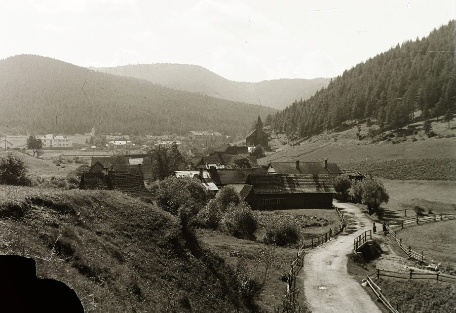 Historická panoráma obce Rudňany s kostolom svätého Klementa v strede