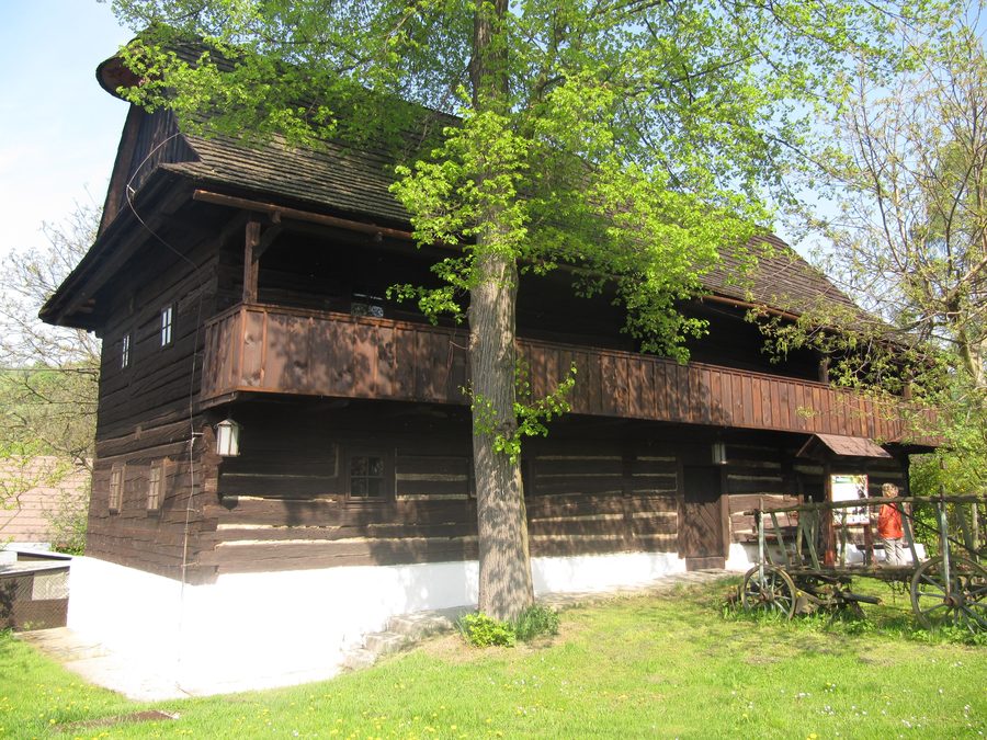 Historisches Fojtství in Jasenná mit gelistetem Holzhaus von 1748