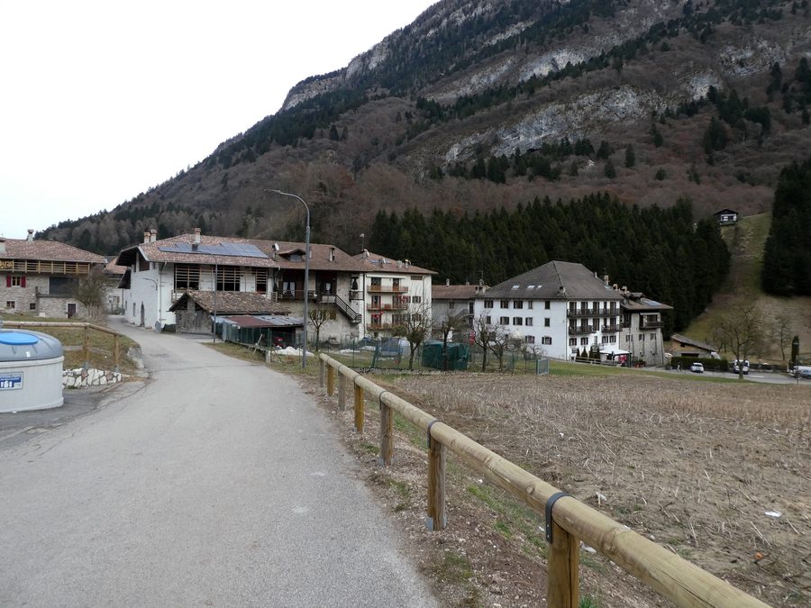 Ansicht von Ballino, einem Ortsteil der Gemeinde Fiavè in Trentino