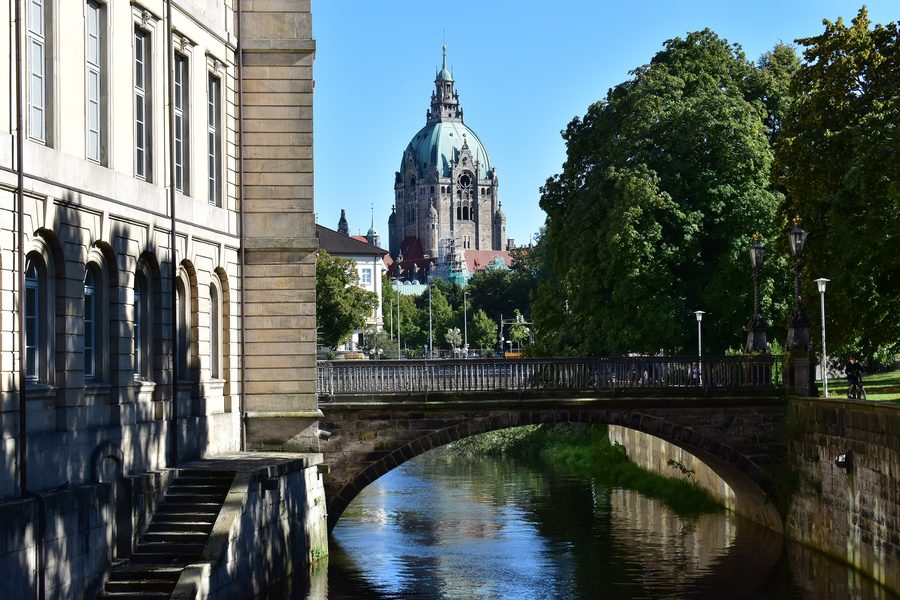 Neues Rathaus in Hannover, Niedersachsen, vom Leineschloss aus gesehen