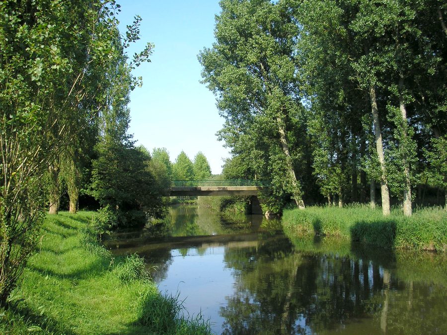 Die Sienne in Quettreville-sur-Sienne in der Normandie