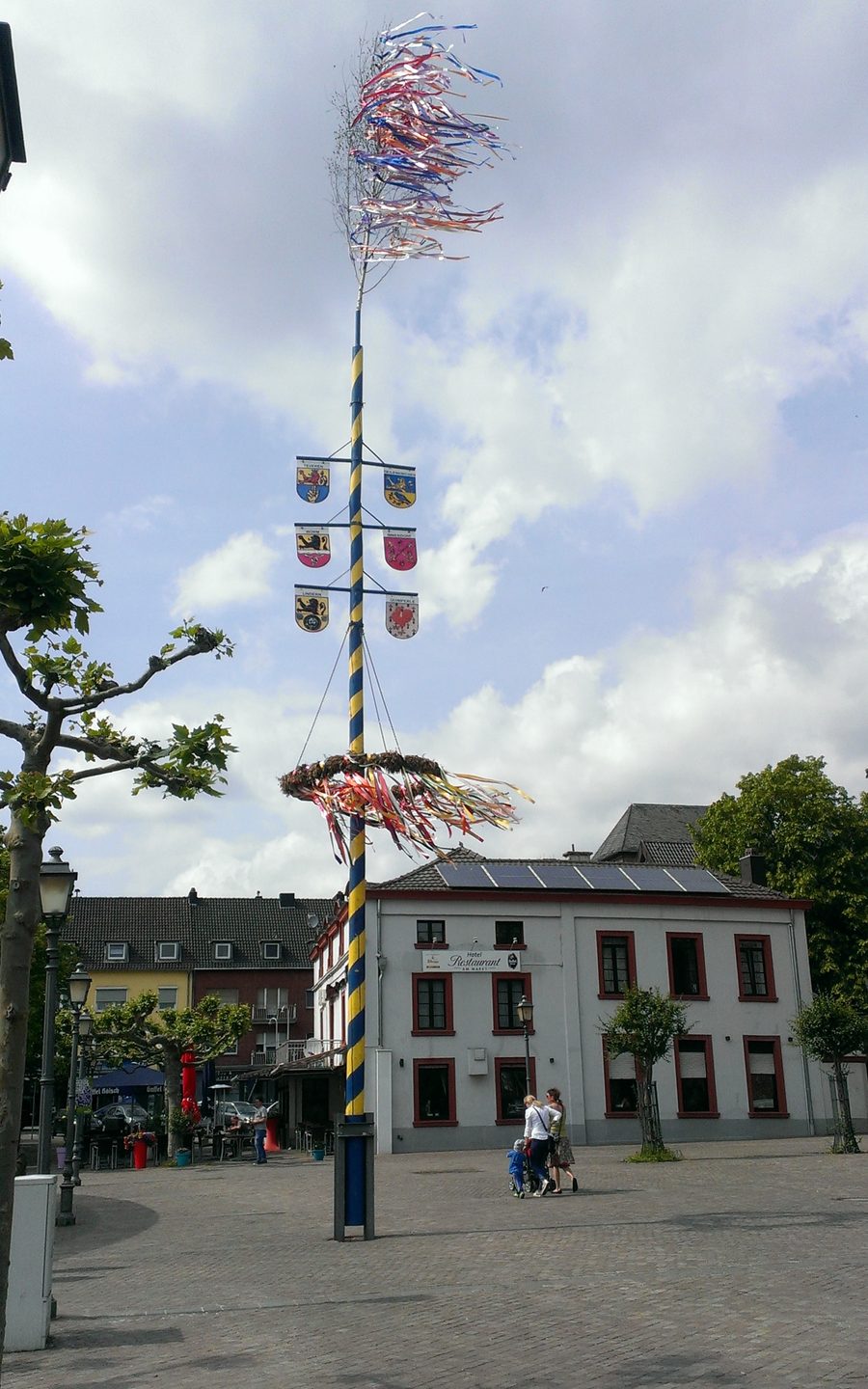 Maibaum auf dem Markt in Geilenkirchen