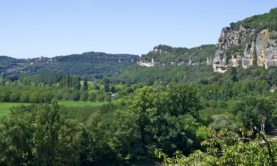 Dordogne-Tal mit Flusslandschaft in Aquitanien