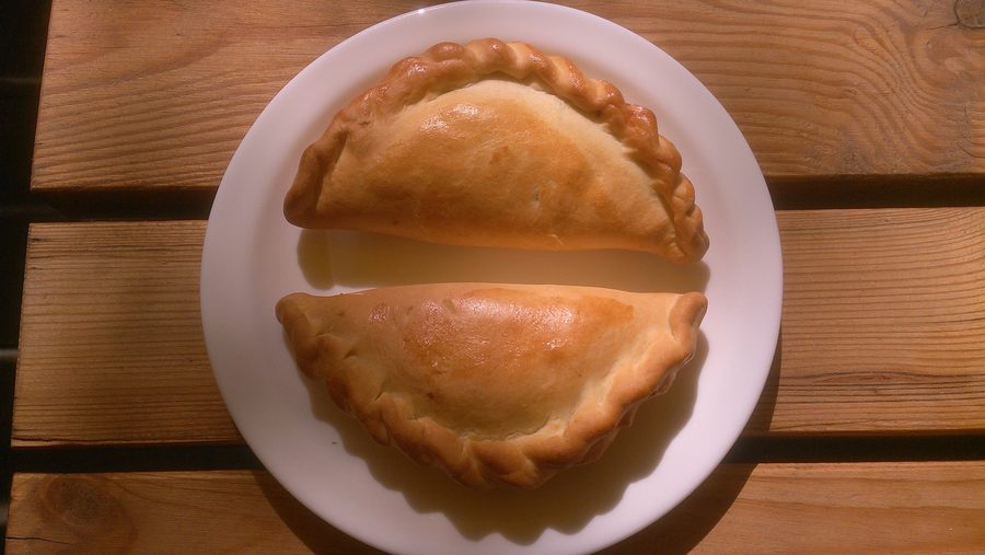 Kibinai, ein traditionelles karaimisches Gebäck aus Trakai.