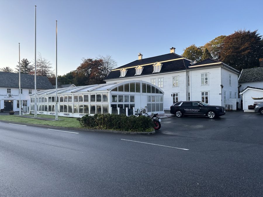 Altes Hotel am Hafen von Bekkjarvik in Austevoll