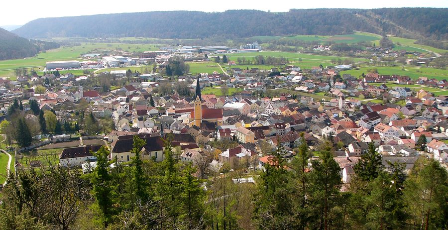 Gesamtansicht von Dietfurt an der Altmühl in der Landschaft des Altmühltals