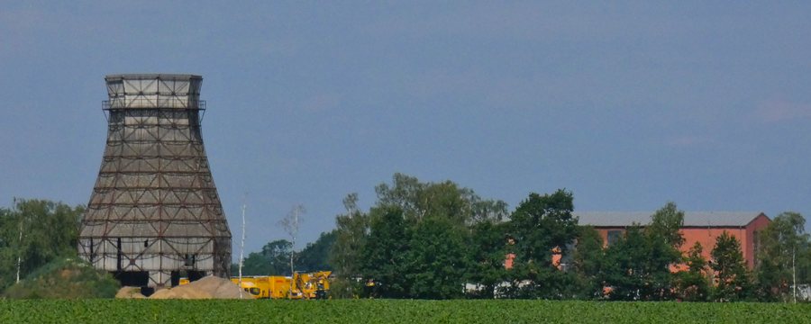 File:Schachtanlage Lüdersfeld.jpg