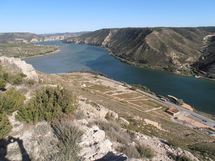 Blick auf die Zusammenkunft von Ebro und Segre bei Mequinenza vom Burghügel aus