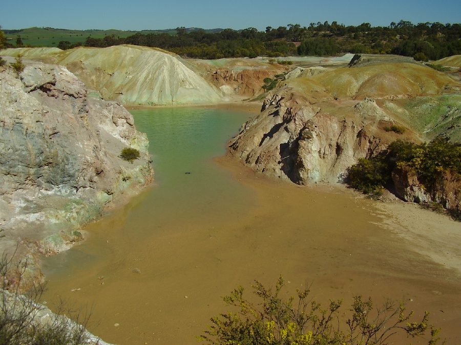 Verlassener offener Kupfertagebau bei Kapunda in South Australia