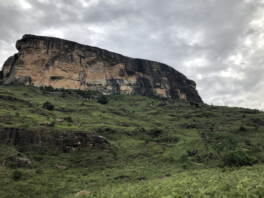 Gebirgslandschaft in den Natal-Drakensbergen