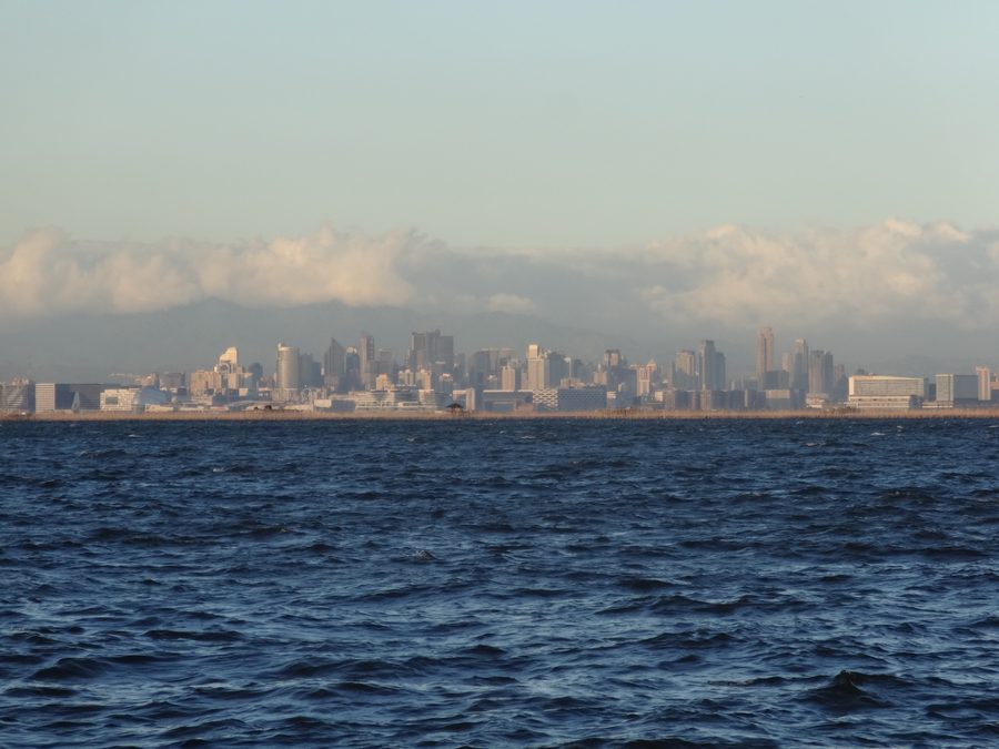Blick über Manila Bay auf Metro Manila