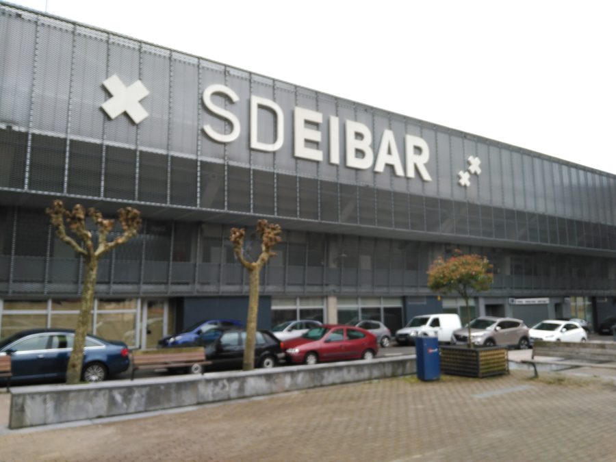 Außenansicht des Ipurua-Stadions in Éibar