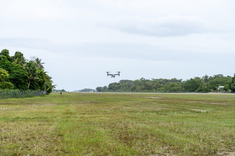 Ein MV-22B Osprey landet am Flughafen Munda auf New Georgia