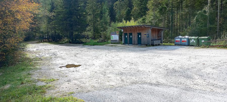 Parkplatz am Erlaufboden beim Eingang in die Hinteren Tormäuer
