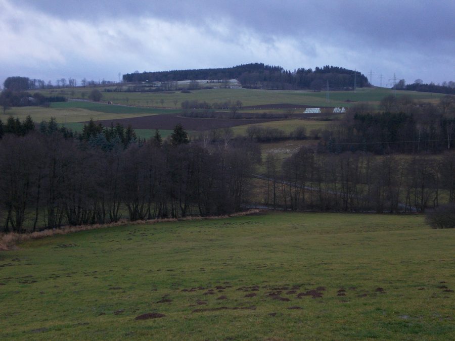 Blick auf den Vogelsberg bei Feldatal von Osten