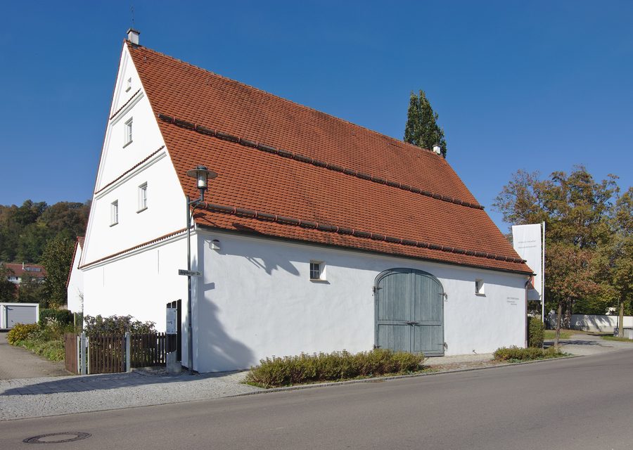 Historische ehemalige Zehntscheuer in der Augsburger Straße in Dinkelscherben
