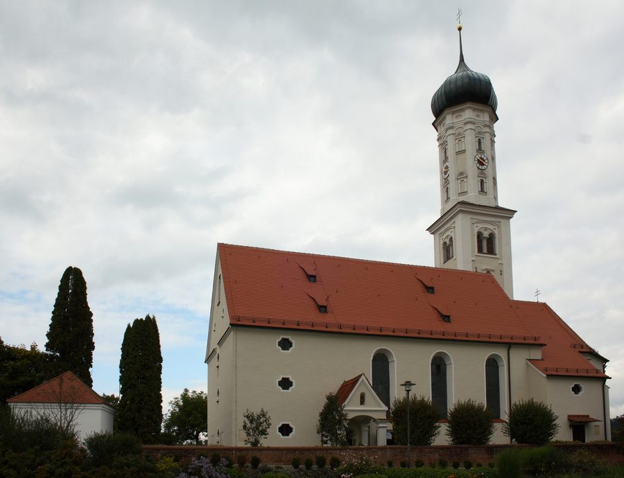 Katholische Pfarrkirche St. Vitus in Altenmünster, Ansicht von Süden