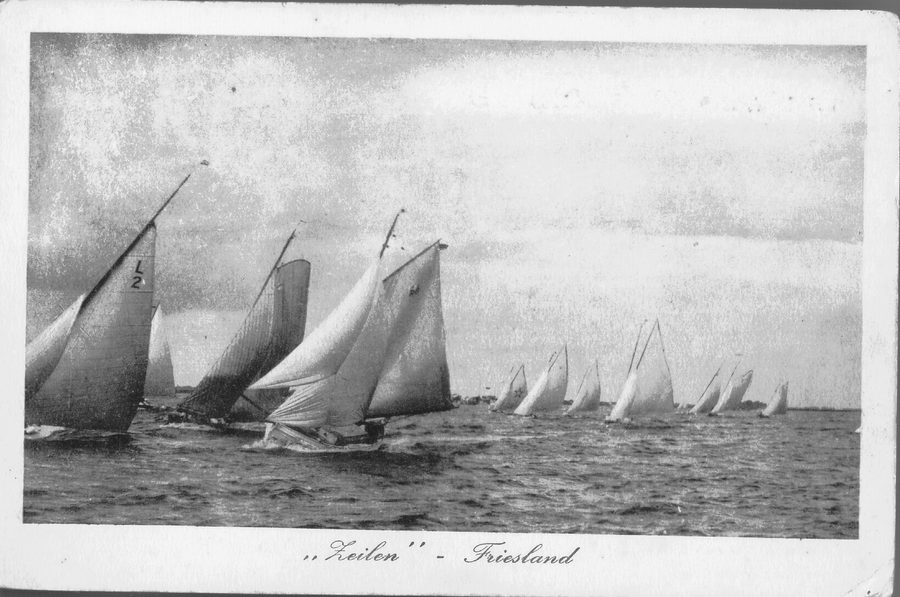 Historische Segelregatta auf friesischen Gewässern bei Sneek