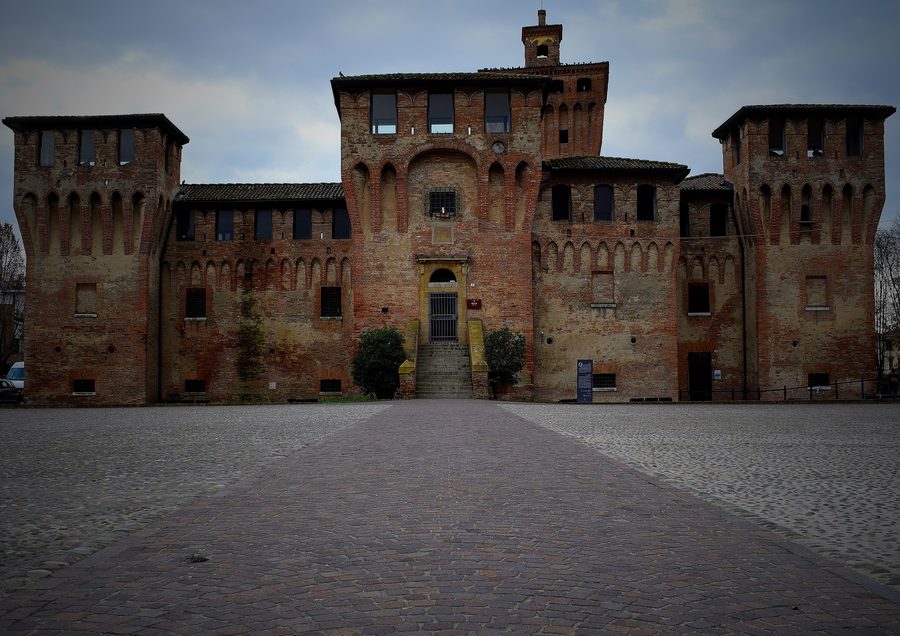 Außenansicht der Rocca di Cento in Cento, Emilia-Romagna