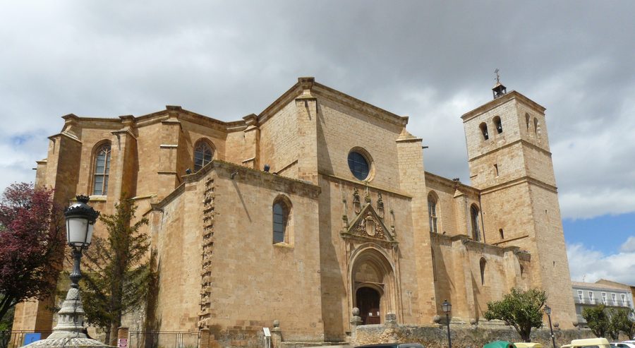 Ansicht der Stiftskirche Santa María del Mercado in Berlanga de Duero