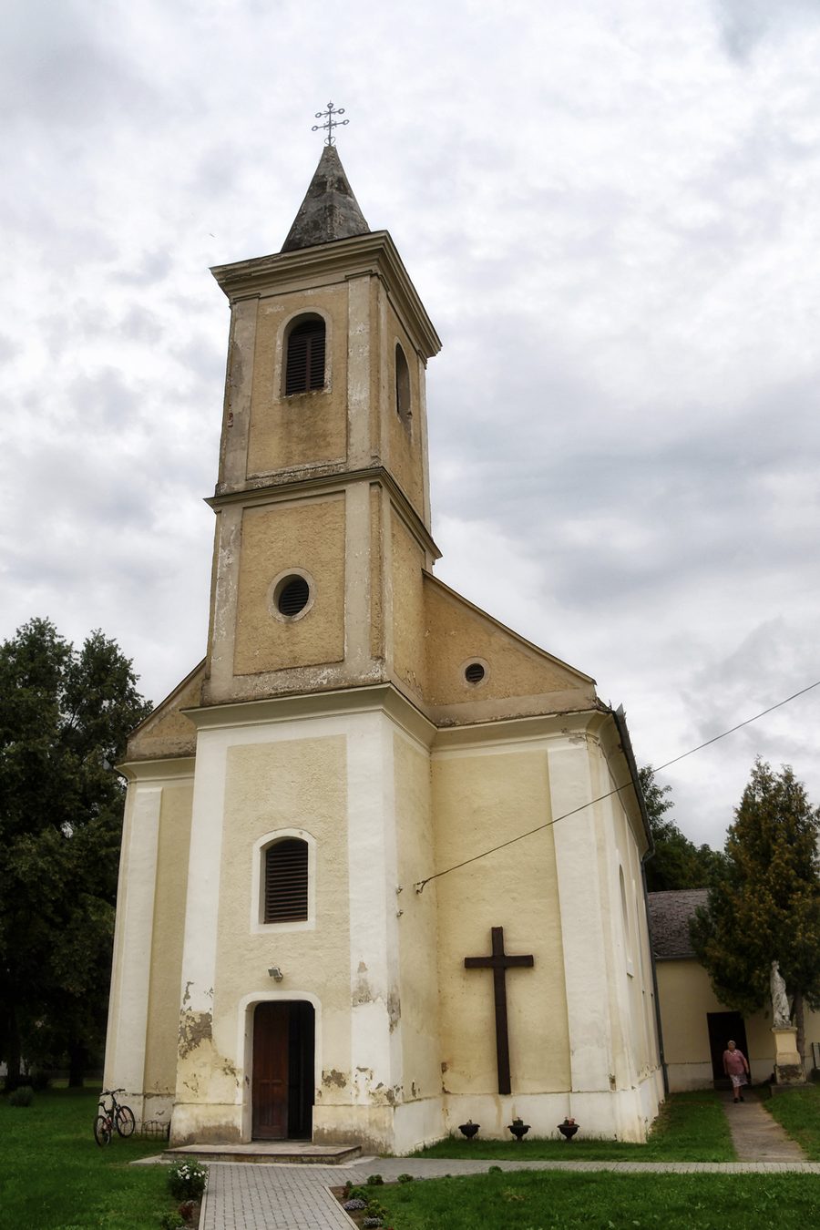 Außenansicht der Kirche Páduai Szent Antal-templom in Somogyszentpál
