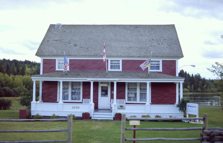 Historisches Gebäude an der 108 Mile Ranch Heritage Site in British Columbia