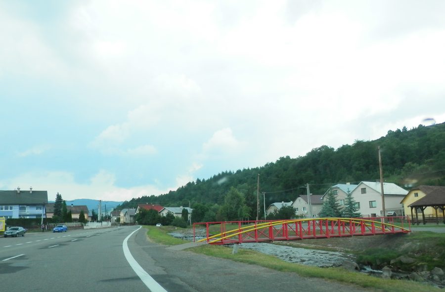 Ländliche Landschaft und Ortsansicht von Malcov im Bezirk Bardejov