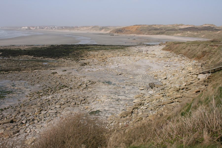 Cliffs and shoreline on the Côte d’Opale near Ambleteuse in Pas-de-Calais.
