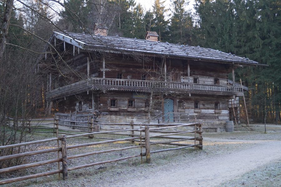 Historisches Bauernhaus im Salzburger Freilichtmuseum
