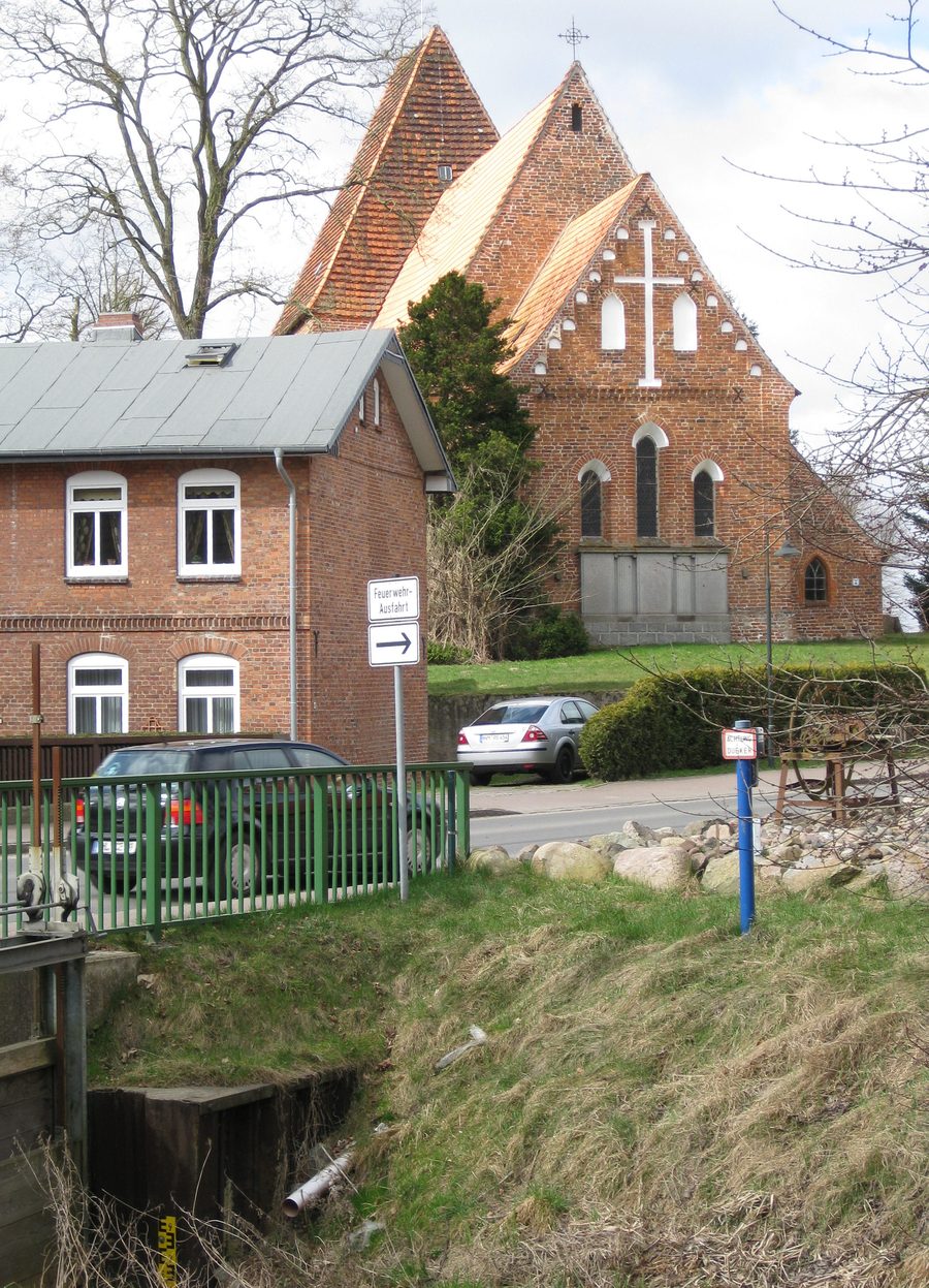 Dorfkirche in Herrnburg, einem Ortsteil der Gemeinde Lüdersdorf