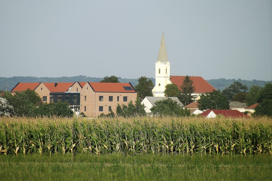 Panoramablick auf Tét aus südwestlicher Richtung