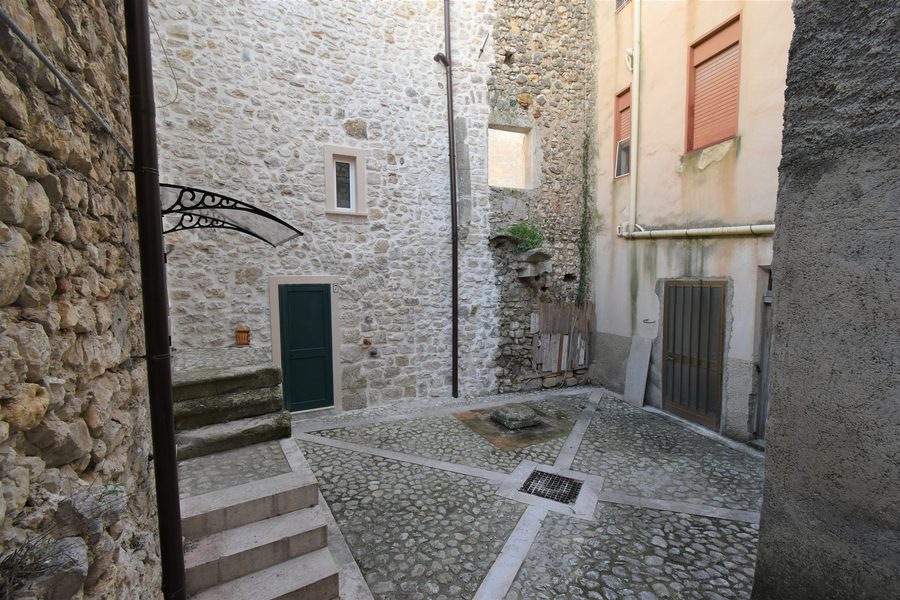 Cortile Canzeri in Bivona