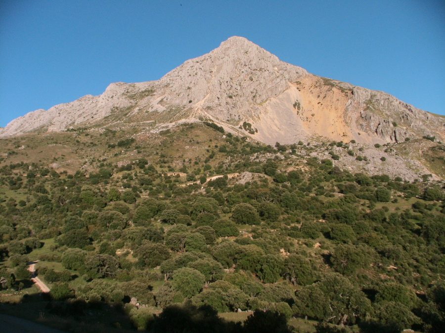 Macizo montañoso de Sierra Mágina con la Peña de Jaén