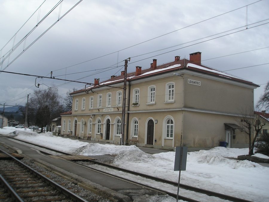 Front view of Logatec train station.
