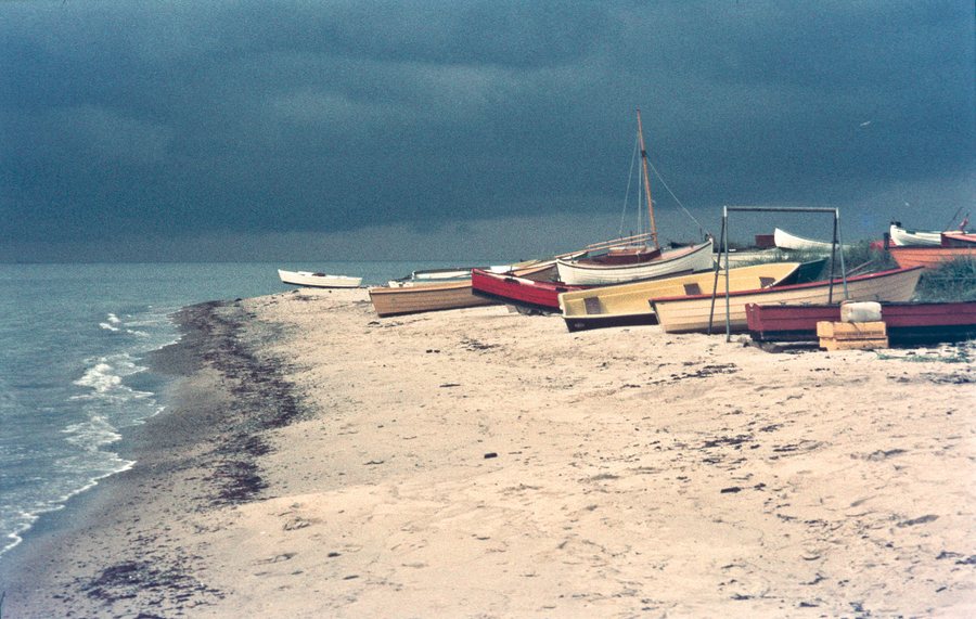File:Sorthat-Muleby strand 1983.jpg
