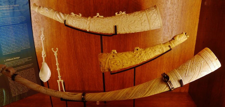 Elfenbeinhörner im Musée national de la Renaissance im Château d’Écouen
